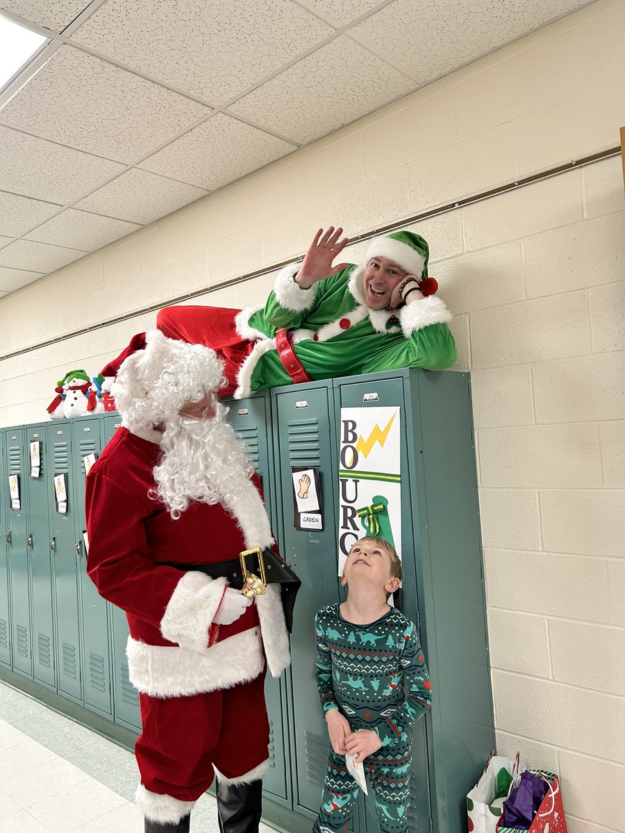 SMOFSchool's tweet photo. A festive way to begin Christmas Break!  Merry Christmas! https://t.co/cpimndnOea