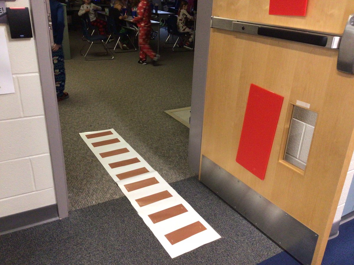 ElzeyMrs's tweet photo. All Aboard!! Polar Express Day! https://t.co/GuUheBDjPu