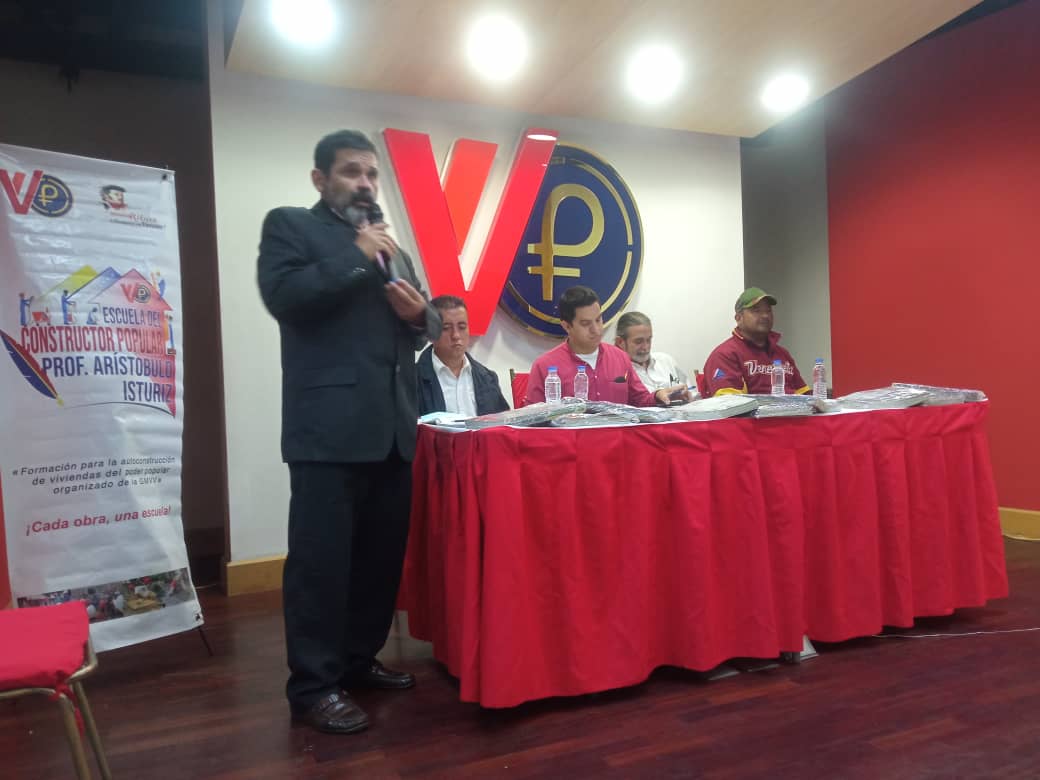 M_RibasOficial's tweet photo. #21Dic // Así fue la entrega de certificados Programa Pueblo Constructor, curso del constructor popular. La fundación @m_ribasnacional presente con la dirección de @academicoMRibas 

#ProduccionDeMiPatria 
@NicolasMaduro 
@_LaAvanzadora 
@PoetaLaya https://t.co/V3CJohs1PF