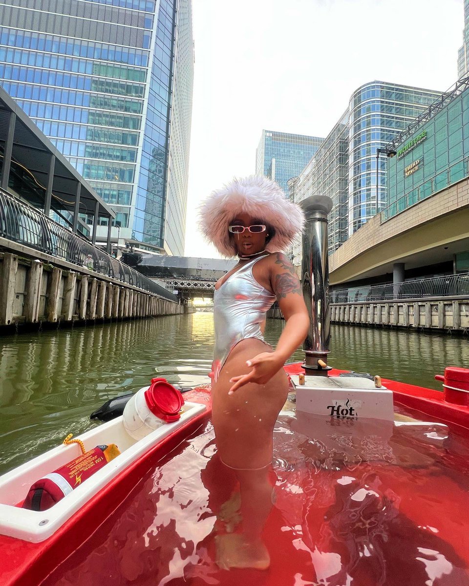 dearra's tweet image. the coldest