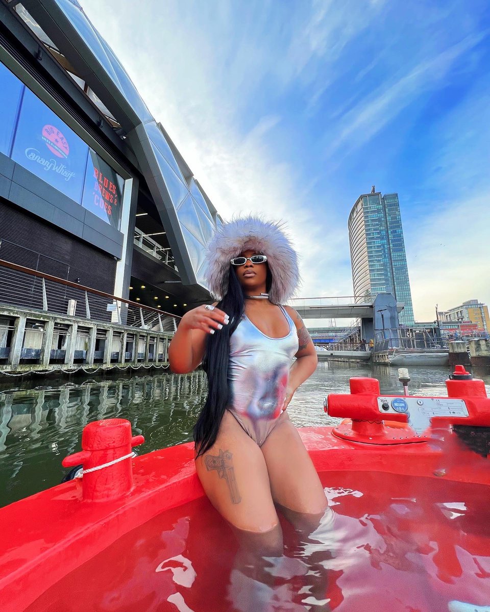 dearra's tweet image. the coldest