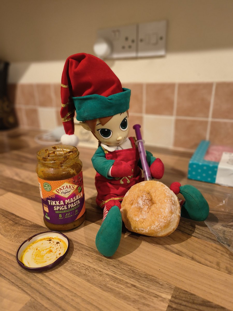 CanyonSi's tweet photo. Yuk, when your doughnut has been tampered with.....
#elf #naugthyelf #elfontheshelf https://t.co/hsyDfHESrT