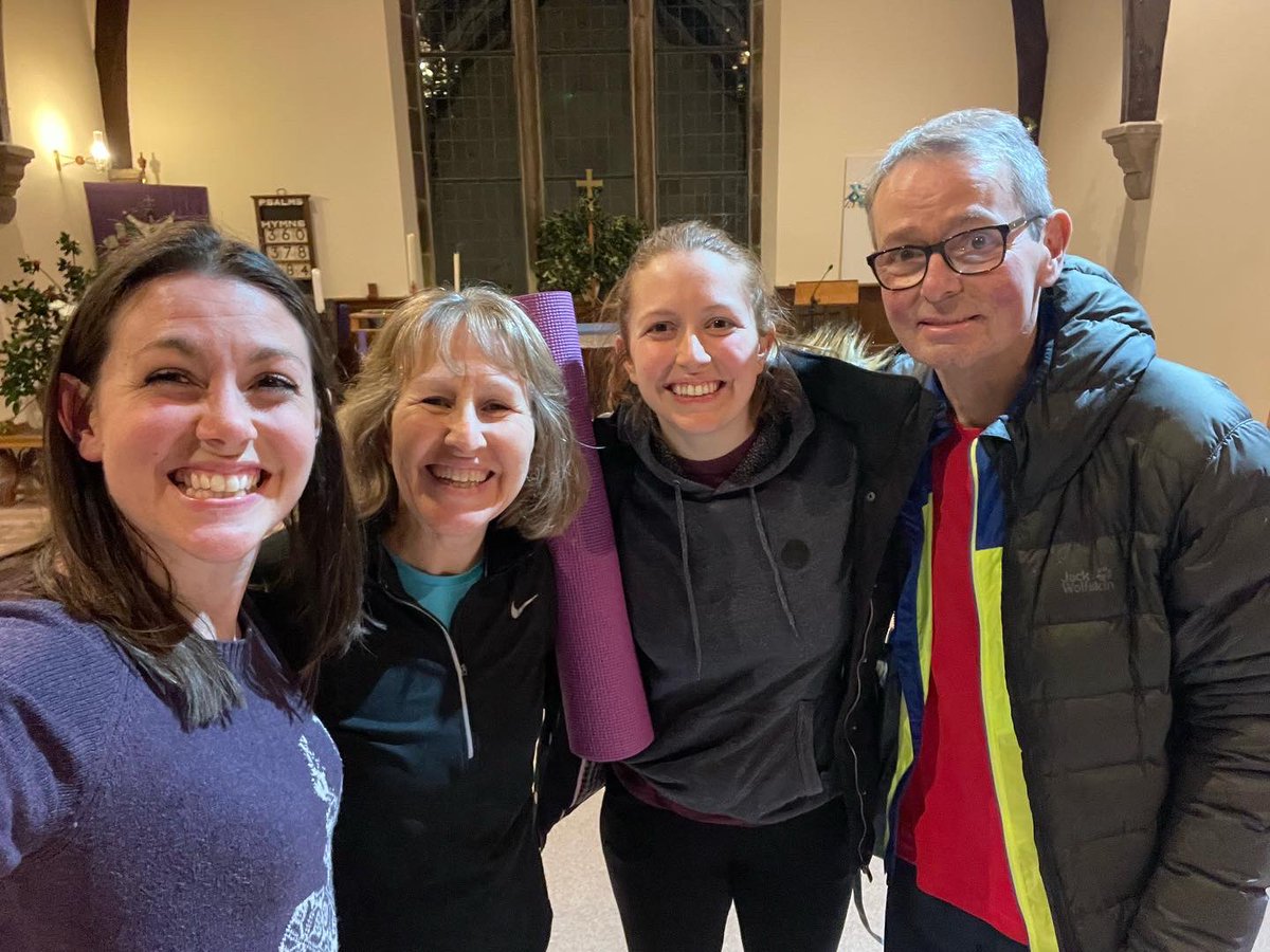 physioelise's tweet photo. 𝙁𝙚𝙨𝙩𝙞𝙫𝙚 𝙨𝙥𝙞𝙧𝙞𝙩 😊🎄

We had our first 2 Christmas themed classes this evening in Darley 😃 I was also very glad to have my sister from America attending along with my parents 🥰

#physio #physiotherapy #physioledpilates #pilates #harrogate #matpilates #festive https://t.co/gr5RthgBZE