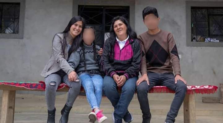 PuebloDigital2's tweet photo. Familia de Pedro Castillo, ex presidente de Perú ya está en México. El canciller Marcelo Ebrard dio a conocer la noticia y señaló que su país ha honrado su tradición de asilo.
#Peru #dinaboluarte @DinaErcilia
Via SeoTv https://t.co/D99ephZnh7