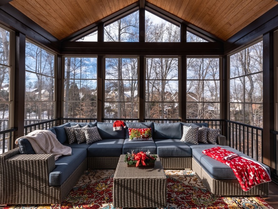 HAVENLifestyles's tweet image. Even though it&apos;s cold outside, that shouldn&apos;t stop you from enjoying your outdoor space.

#winter #backyarddesign #winterdesign #design #backyard #outdoorspace #patio