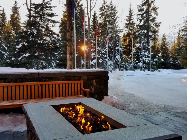 HAVENLifestyles's tweet image. Even though it&apos;s cold outside, that shouldn&apos;t stop you from enjoying your outdoor space.

#winter #backyarddesign #winterdesign #design #backyard #outdoorspace #patio