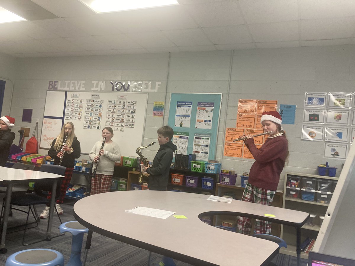 mrsneesclass's tweet photo. When students rush your room with music instruments to play you Christmas music!!! #teacherheartfull #bfisbluejays https://t.co/R54lKTQywS
