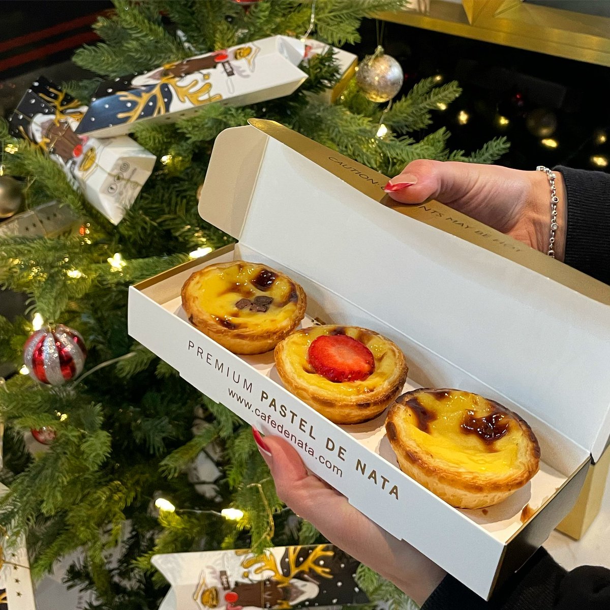 A last minute nata for everyone on your list! Order now via link in bio and get 25% off delivery 🛵🥧

Christmas themed boxes available in boxes of 6.

#christmas #cafedenata #pasteidenata #pasteldenata