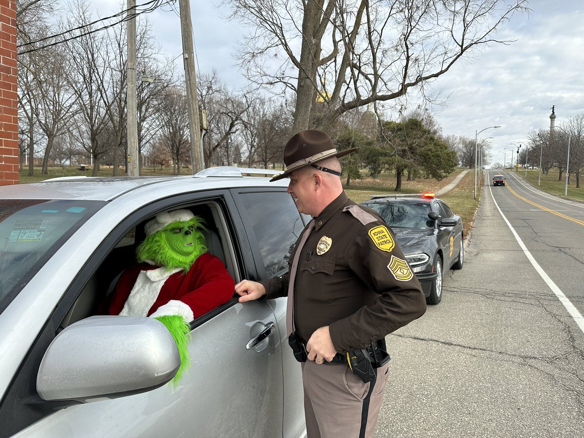 iowastatepatrol's tweet photo. Tis the season - Sergeant Dinkla spotted the Grinch not wearing his seatbelt. Off to Colonel Fulk’s office for a little talk and an arm wrestling contest! https://t.co/z8eMPhQrq1