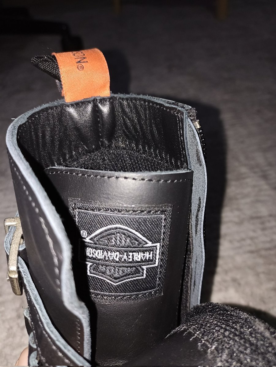 tacodwg's tweet photo. @harleydavidson Is this normal? The world is upside down. https://t.co/XxAbW7aoTD