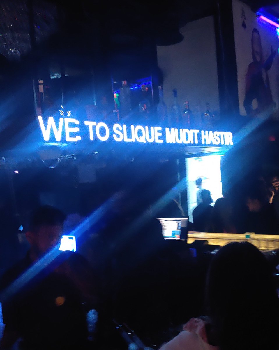 MuditHastir's tweet photo. When your friend does this for you ✌️😎
Wednesday scenes 🥂🥂 #Slique #Wednesdayvibe https://t.co/G4elyfFfFk