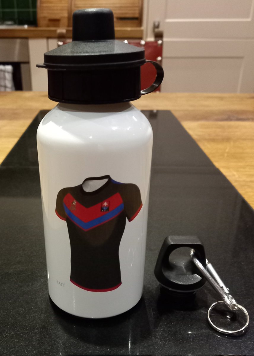 SlovakRL_UK's tweet photo. Competition Time:

And as @Waggataurus would say "there she is" our very own limited edition @SK_Rugby_League water bottle! For a chance to win one of these beauties please RT this post and tag a friend,club or company,and pls help us raise the profile of #RugbyLeague in 🇸🇰 https://t.co/DNvOhG0Tok