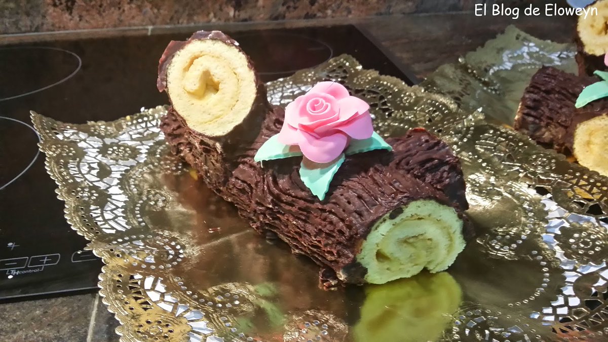Eloweyn's tweet photo. Tronco de #Navidad de chocolate relleno con crema de naranja. Está buenísimo. Os pongo la receta con el paso a paso por si os animáis a hacerlo:
https://t.co/nXp0gURJY0
#receta #recetas #food #foodporn #foodie #postre #postres #dessert #desserts #foodblogger #foodlover #foodgasm https://t.co/NS7Nf6Y76e