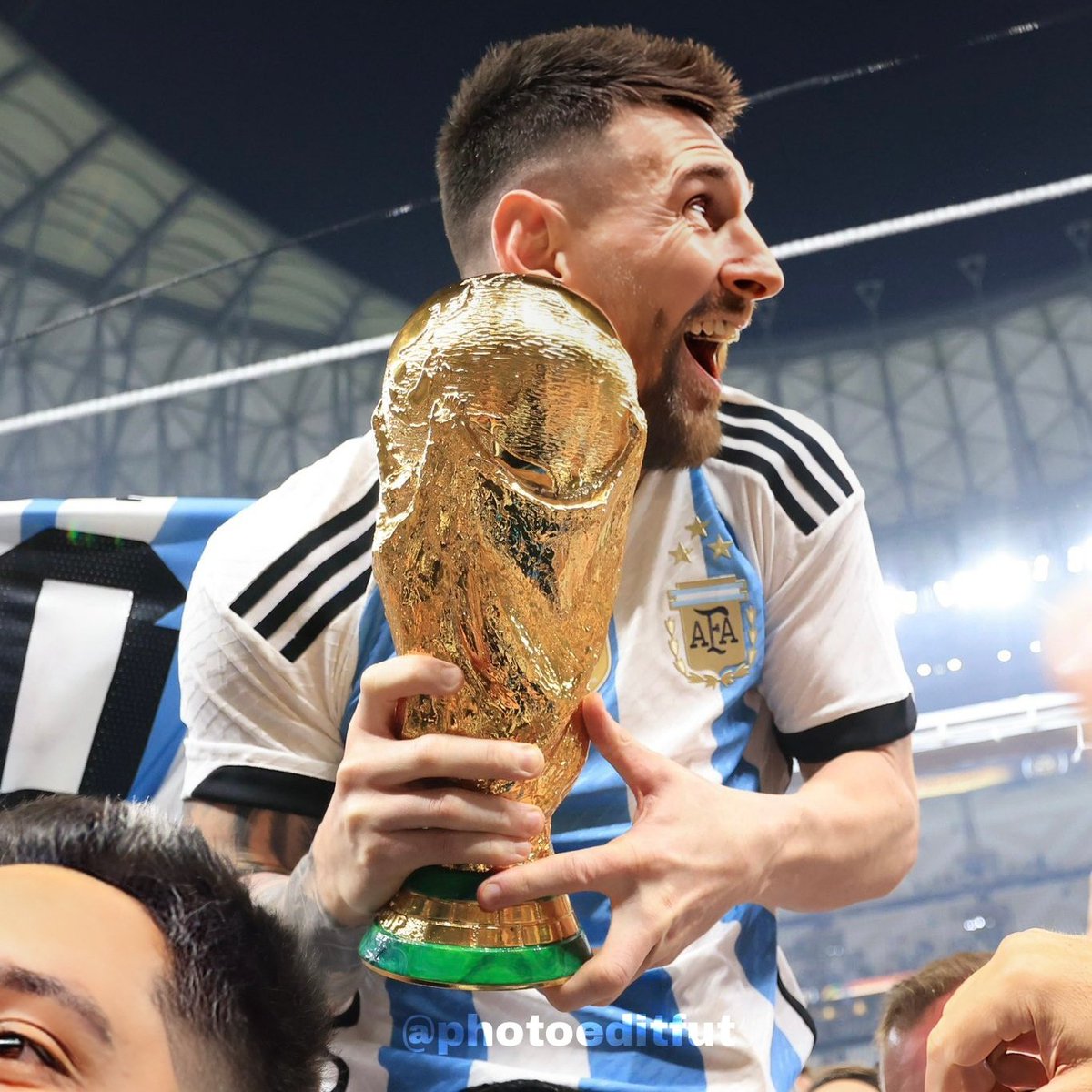 photoeditfut's tweet photo. @choquei 📊Mais Gols que desempataram ou empataram na História das Copas do Mundo: 

1️⃣0️⃣ Messi 🇦🇷 
8️⃣ G. Müller 🇩🇪 
8️⃣ P. Rossi 🇮🇹 
8️⃣ Ronaldo 🇧🇷 
7️⃣ G. Lato 🇵🇱 
7️⃣ Klose 🇩🇪 
7️⃣ Vieri 🇮🇹 https://t.co/LAImyHje0J