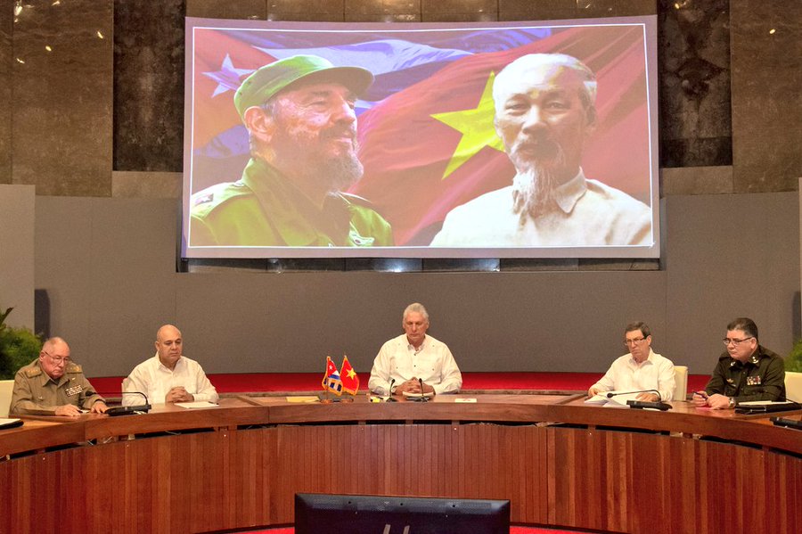 Excelente intercambio de <a href="/DiazCanelB/">Miguel Díaz-Canel Bermúdez</a>, Primer Secretario <a href="/PartidoPCC/">Partido Comunista de Cuba</a> y Presidente de la República de #Cuba con el compañero Nguyen Phu Trong, Secretario General del Partido Comunista de #Vietnam. Ratificaron la hermandad que existe entre ambos pueblos, partidos y gobiernos.