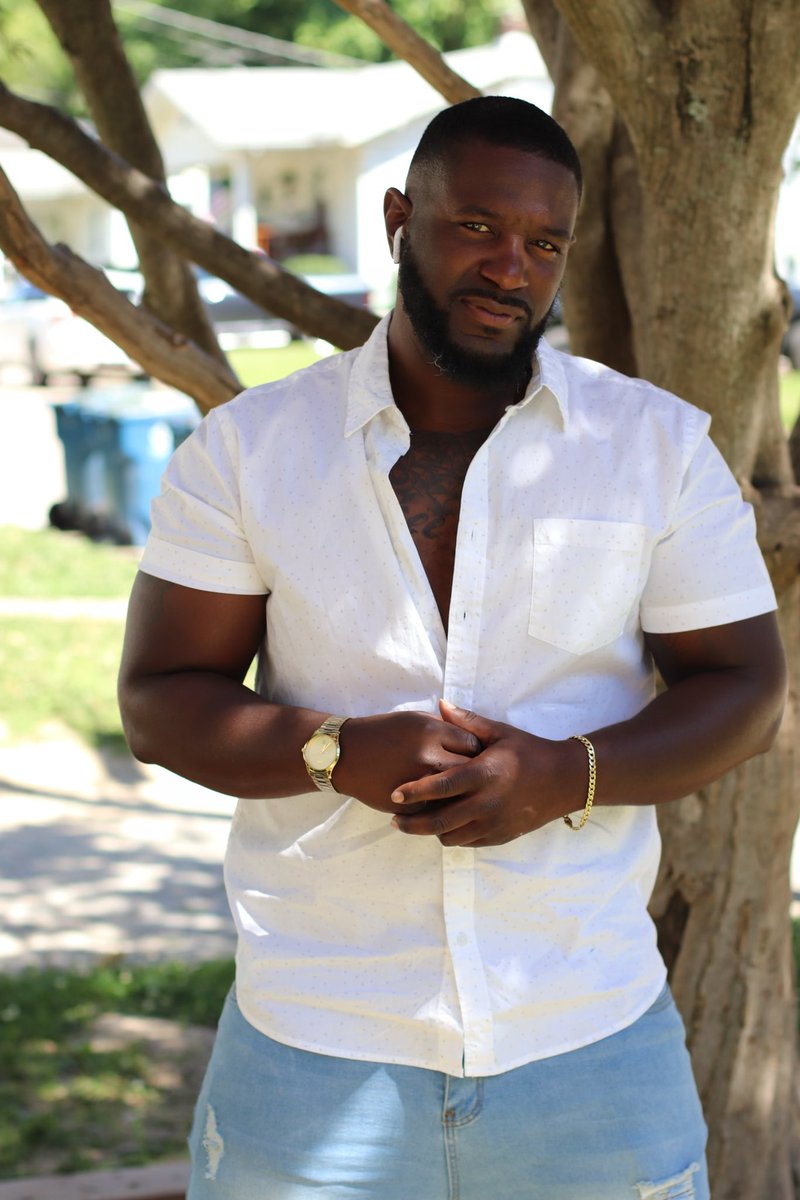 Deanwolf618's tweet image. Somebody come love me lol