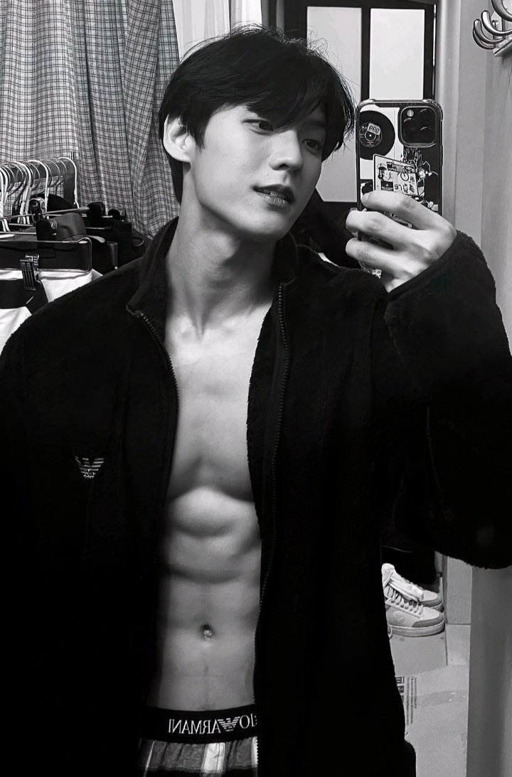 1956. Minhyuk (HUTA) / BTOB