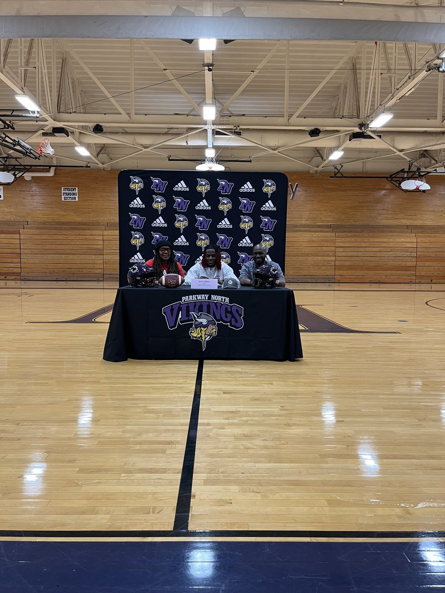 PNVikings10's tweet photo. Congrats @QuaranWilliams3 @ParkwayNorthFB @MiamiOHFootball @pnhsvikings https://t.co/OL0XV9qsZM
