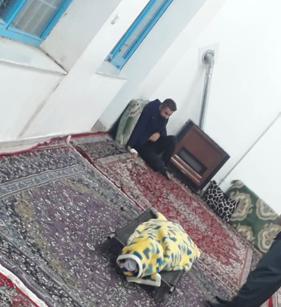 طولانی‌ترین شب سال شبی بود که شهریار محمدی، تا صبح کنار جسد رفیقش ماند.
#مهسا_امینی
#يلدا