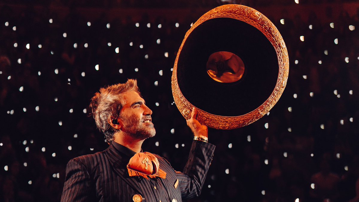 alexoficial's tweet photo. ¡Época de festejar y de agradecer por todo lo que tenemos!
Yo, personalmente, me siento agradecido de poder llevar mi música a tantos países y disfrutar con todos ustedes ❤️‍🔥❤️‍🔥❤️‍🔥

Recuerden que los BOLETOS para #AFHechoEnMexico están disponibles AQUÍ! 🎫✅
https://t.co/6HeWM9Bfgz https://t.co/vj3dCI2kV1