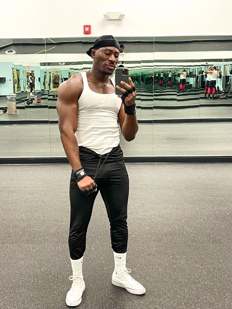 King Wade👑 on Twitter: &ldquo;👋🏾💪🏾&rdquo;