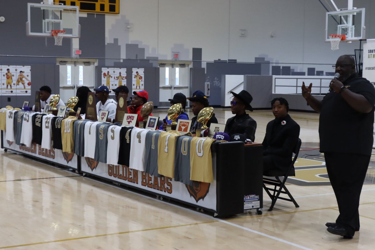 dallasathletics's tweet photo. These nine South Oak Cliff football student-athletes who led the Golden Bears to back-to-back state championships signed college scholarship offers on Wednesday. #themecca @SOCGoldenBearFB @SOCFootball1 #PlayBIGDallas #txhsfb #nationalsigningday https://t.co/sGsYR029WO