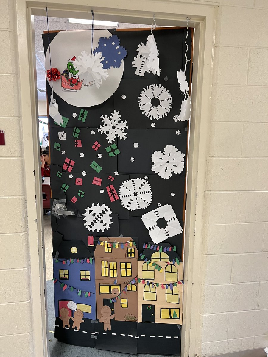 MsRMalpass's tweet photo. Here are some amazing door decorating contest entries from the intermediate hallway! @EscarpmentView https://t.co/cpLiiBGOrw