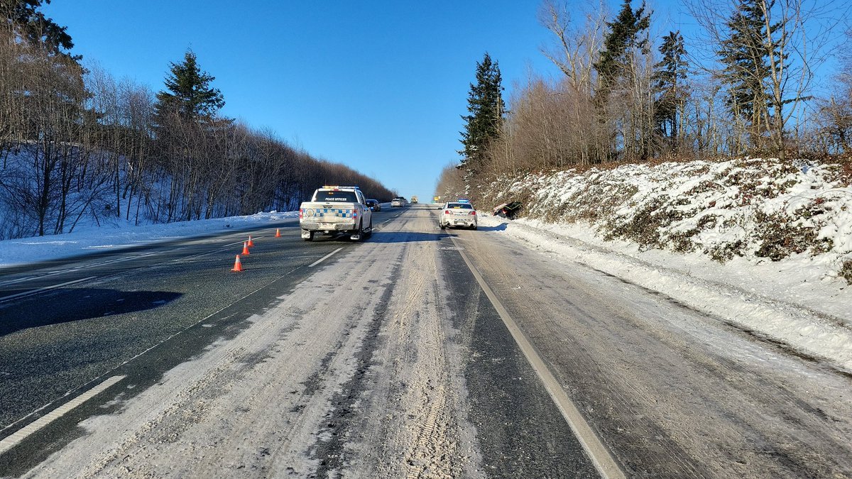 BCHPT11's tweet photo. Numerous vehicles in the ditch west bound west of Mt Lehman.  Emergency Services have left all the slippery lanes are open. https://t.co/3phafBEK6F
