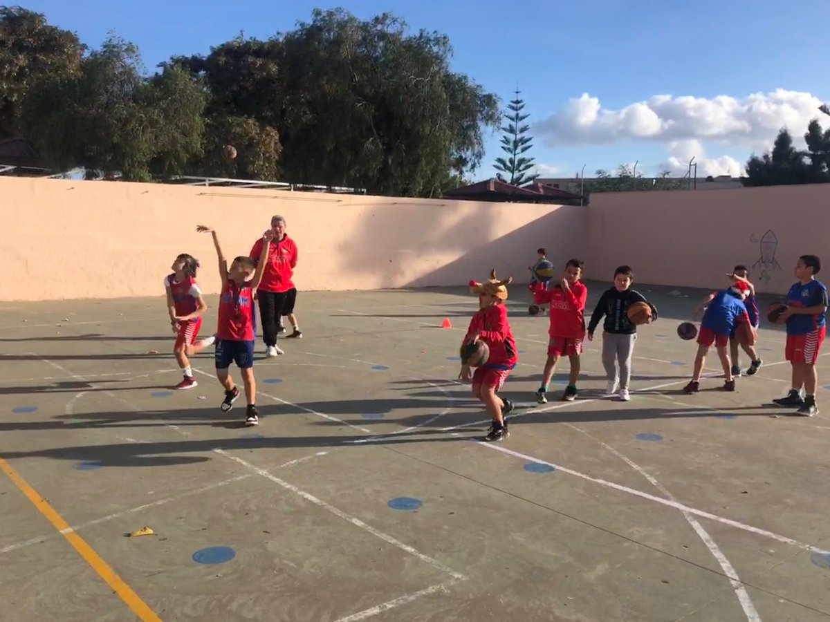 Hoy hemos hecho un día diferente de concursos de tiro, habilidad y partidos. Previo a las vacaciones navideñas con parte de nuestros equipos de @baloncestoRCMM 🏀 @maritimomelilla