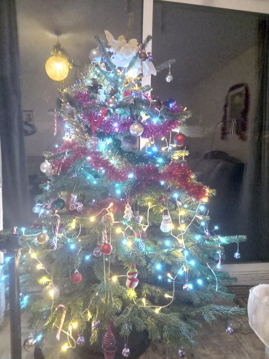 AnnieBannister's tweet image. Absolutely loving our Christmas tree. 
Thank you, @GoodElfs - it's beautiful!