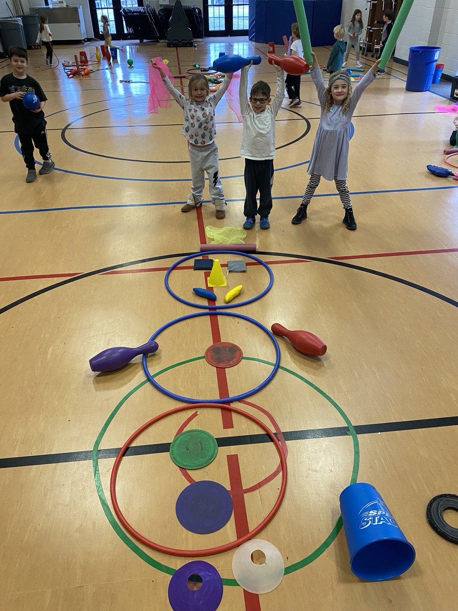 kschlacks112's tweet photo. Who knew you could build a snowman with PE equipment? Kindergartners of course! #raviniarocks #112Leads https://t.co/09UQea1j3a