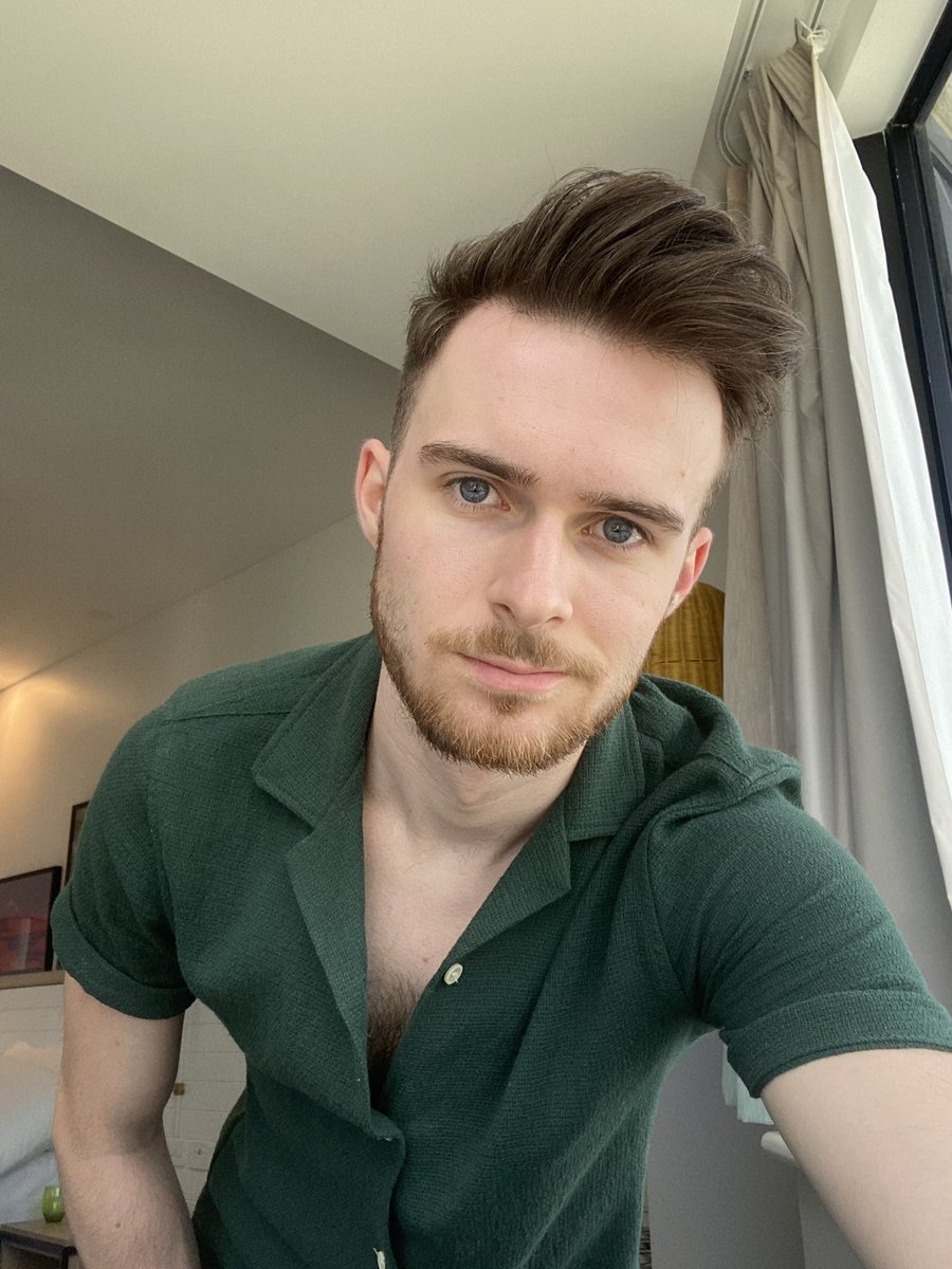 trashy slot 🗑 on Twitter: "Hotel selfies 🏩"