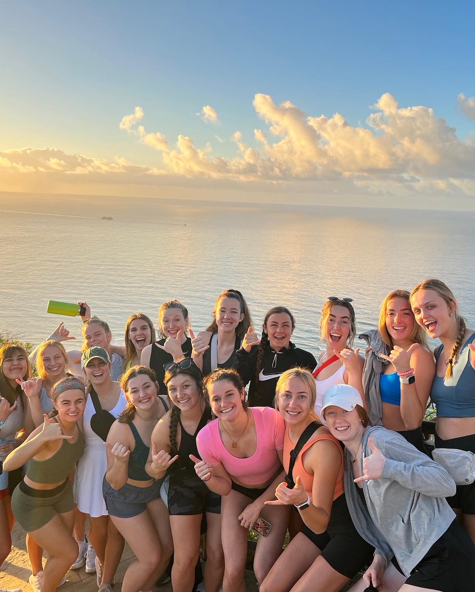 DePauw_WBB's tweet photo. GoodmorningBT from the top of Diamond Head https://t.co/FxHpTEMUci
