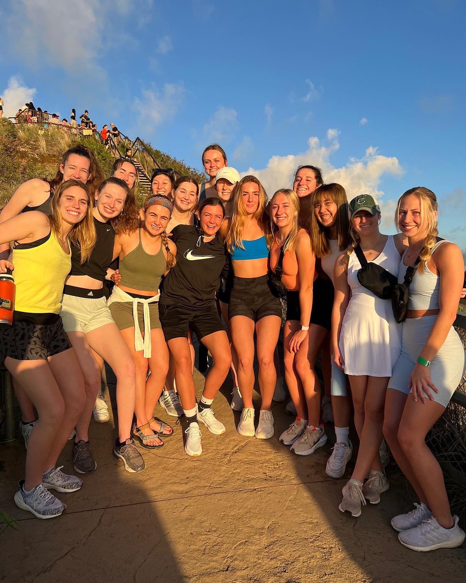 DePauw_WBB's tweet photo. GoodmorningBT from the top of Diamond Head https://t.co/FxHpTEMUci