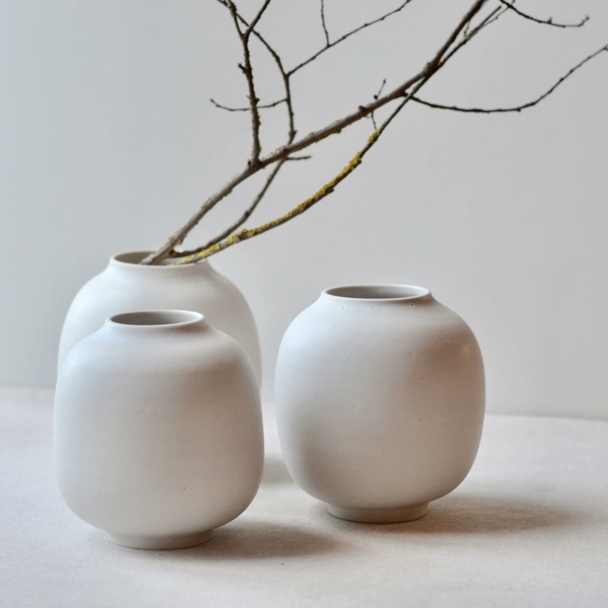 MaiaMing's tweet photo. Moon jars are a type of traditional Korean white pottery which was made during the Joseon Dynasty (1392–1910). Traditionally they are quite large sothese are mini moon jars.
#moonjar #koreanpottery #japandi #whiteclay #studiopotter #etsyseller #asianpottery #asiandesign https://t.co/KWIIP88Gte
