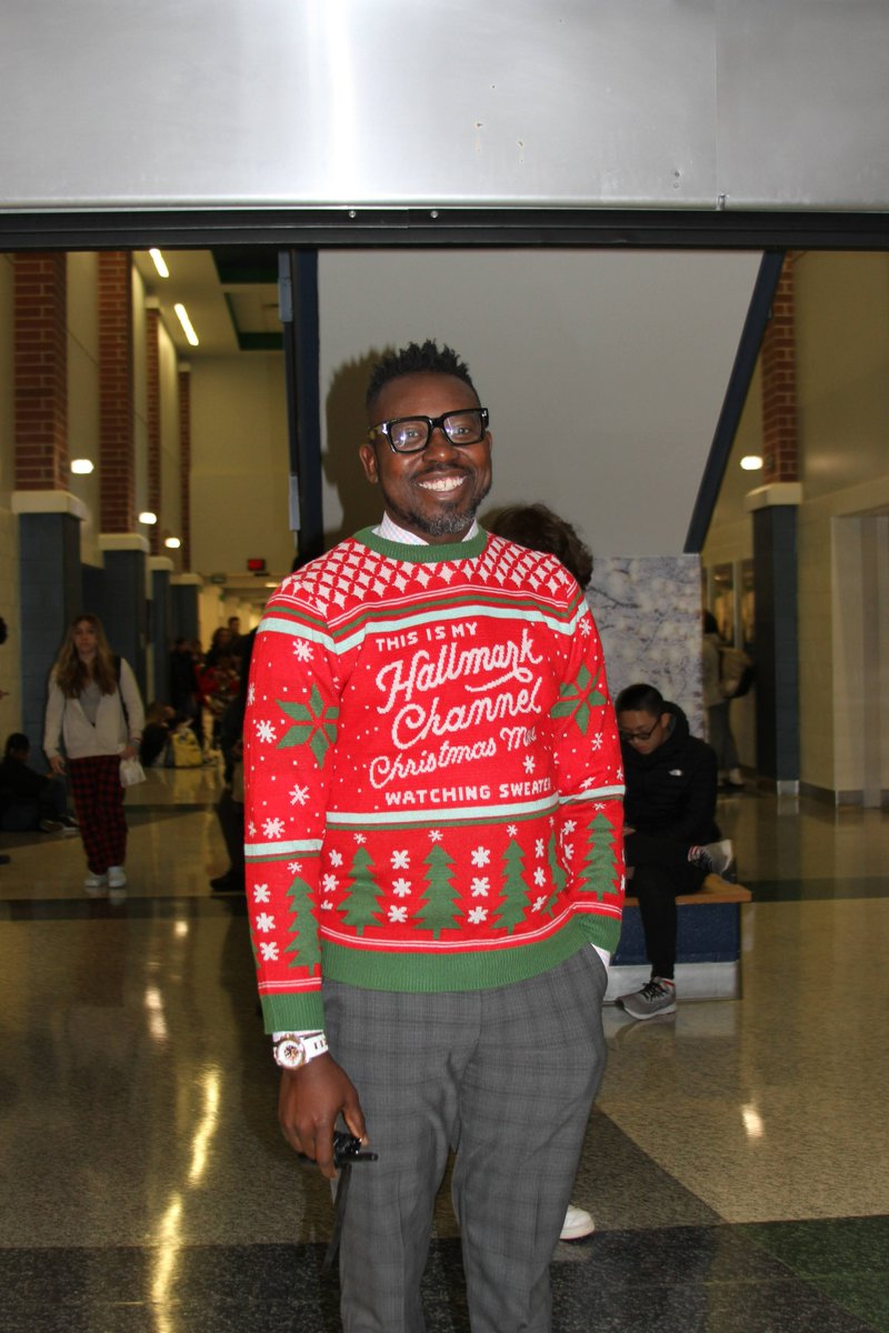HawksSG's tweet photo. #UglySweater Day @St_GeorgesTHS #Hawklidays @fhansonic https://t.co/tGXJ9M2paG