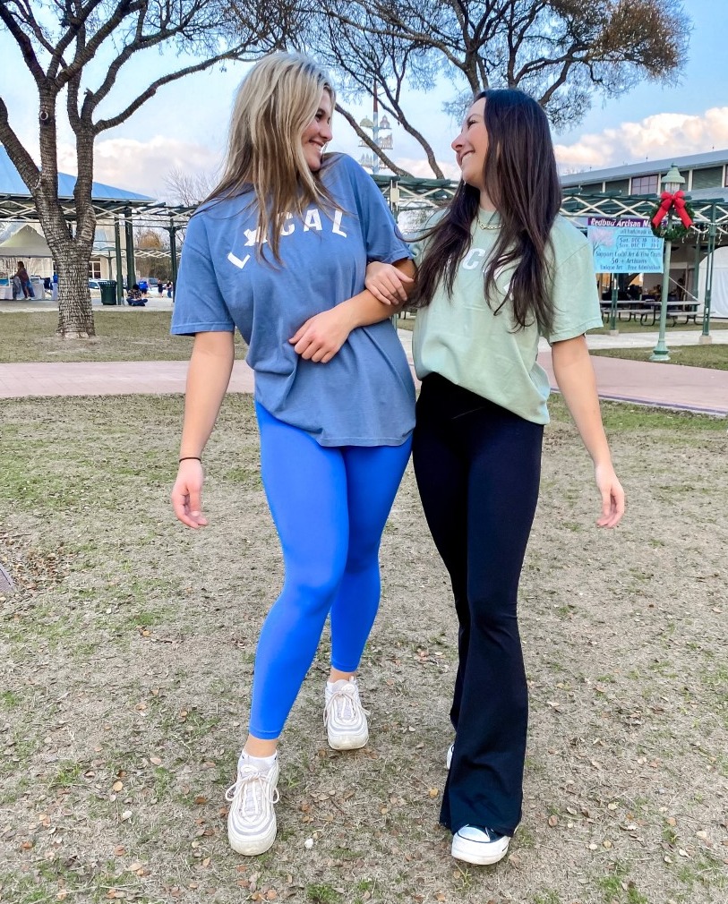 BarefootFBGTX's tweet photo. L O C A L S come shop with us and save 20% on your entire purchase for #localwednesday !! ๐๐ #shopbarefoot #hillcountry #fbgtx #barefoot https://t.co/RHQkzmt1JA