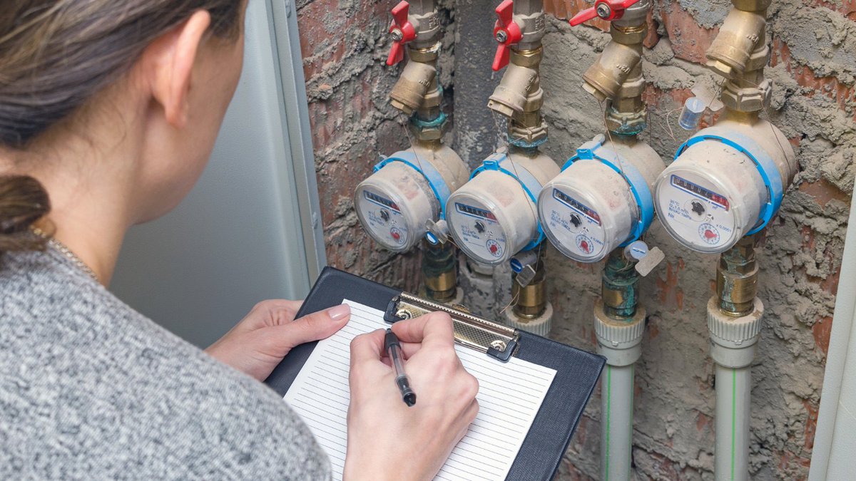 EPCORUSA's tweet image. Knowing how to properly read your meter is a valuable tool for understanding your water consumption patterns and verifying your bill. Click here for easy tips on how to read your water meter. &amp;gt;&amp;gt;&amp;gt; epcor.com/products-servi…  #EPCORUSA #watertips