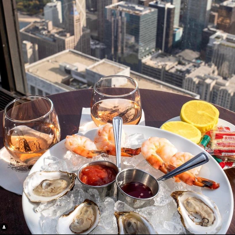 Get away from the hustle of the holiday season. Join us on the 96th floor every Wednesday for Sip, Savor, and Sights. It has been a fan favorite all year. Take a moment and see why.

signatureroom.com/room/upcoming-…

📷:@chicagofoodiegirl

#SignatureRoom #SignatureLounge #CelebrationEnvy