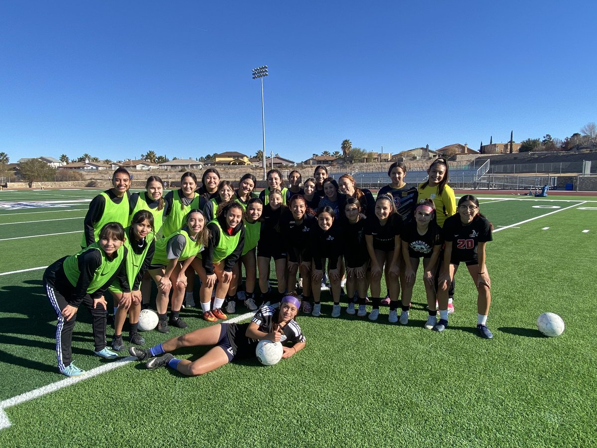 Girls_SoccerAHS's tweet photo. Thank you AHS Girls Soccer Alumni!! ♥️⚽️💙
#BlazerNation #AmericasGirlsSoccer 
@OTorres_AHS @VVicencio_CMS  @Americas_HS https://t.co/MpH5TftBlJ