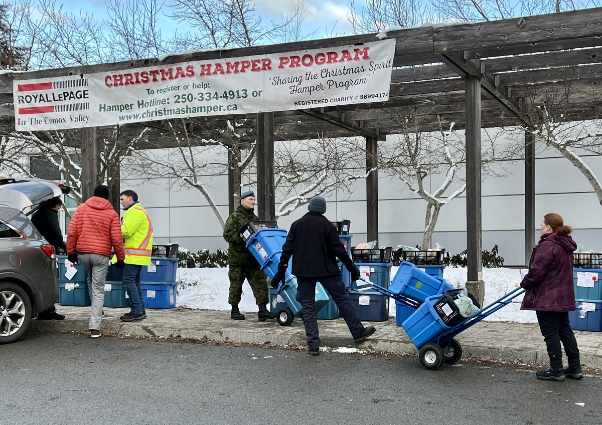 DavePostal's tweet photo. Thankful for the many ways Christmas love and blessing is being shared here in the Comox Valley. #deliveryday #hampers #comoxvalley https://t.co/9uP8P26BUL