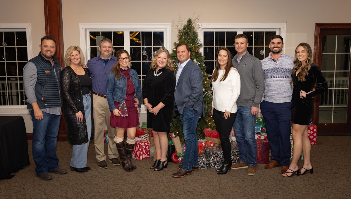 BowenEngCorp's tweet photo. Happy Holidays from our Bowen Family to Yours! #iambowen #teambowen #construction https://t.co/C3fR3YshZo