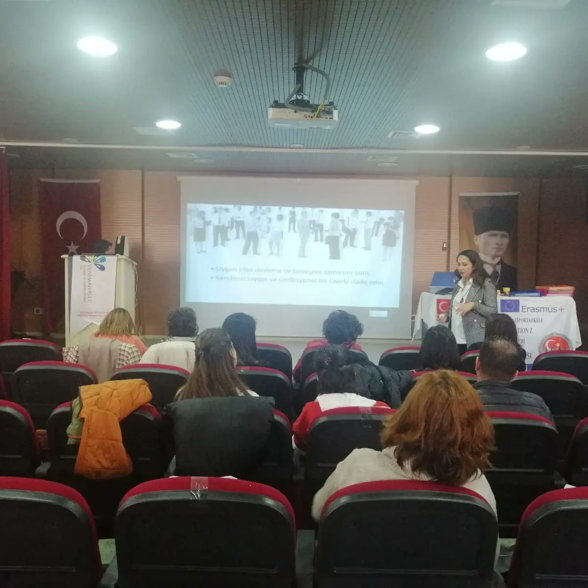 teachersofzgen1's tweet photo. Projemiz kapsamında Yenimahalle Rehberlik ve Araştırma Merkezinde eğitimimizi tamamladık. Meslektaşlarımıza çok teşekkür ederiz.@ulusalajans @yenimahalleram #teachersofGenerationZ https://t.co/3CNDRFlQVv