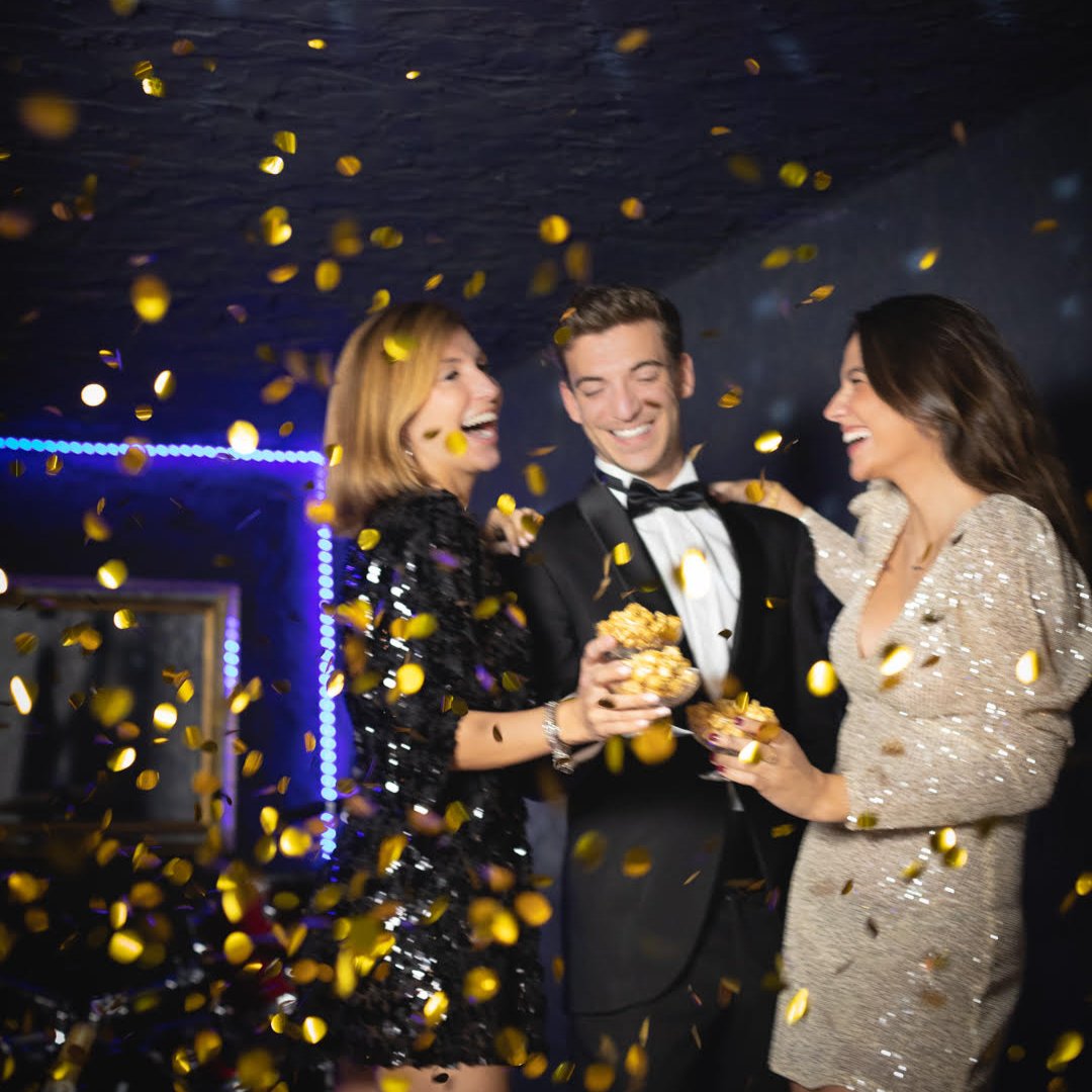 ✨ ᴇxᴄʟᴜsɪᴠᴀs, ᴄᴏᴍᴏ ᴛú  ✨

Nuestras nuevas Popit Goldies son únicas y están llamadas a ser un 𝘮𝘶𝘴𝘵 en las fiestas y celebraciones más exclusivas estas navidades. 

¿Cuáles son tus planes? El nuestro: brillar contigo. 

📷 By @anaplofoto