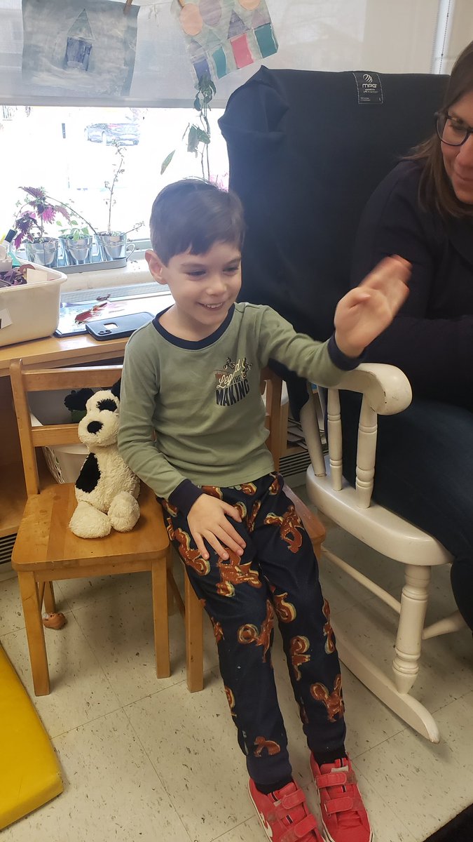 amisen114's tweet photo. Ami du jour! #classleader #Kindergarten2022 Our friend loves crocodiles 🐊 and alligators! https://t.co/wA1k06k4NQ