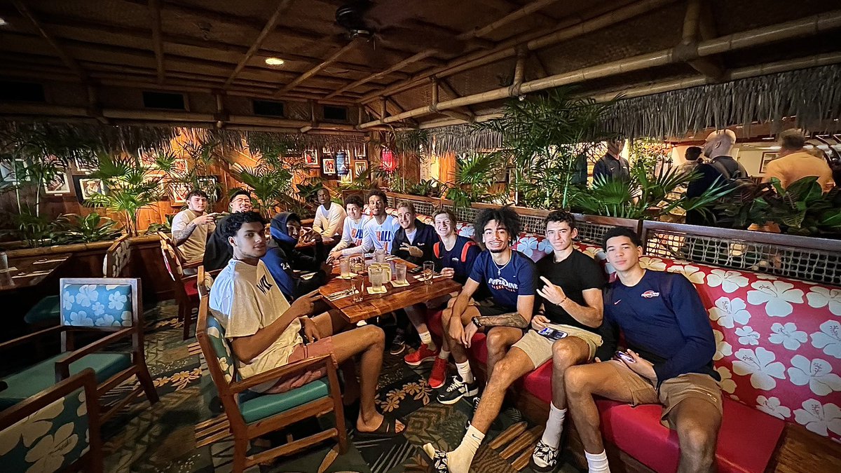 First breakfast on the island! 

#WavesUp | #DHC2022