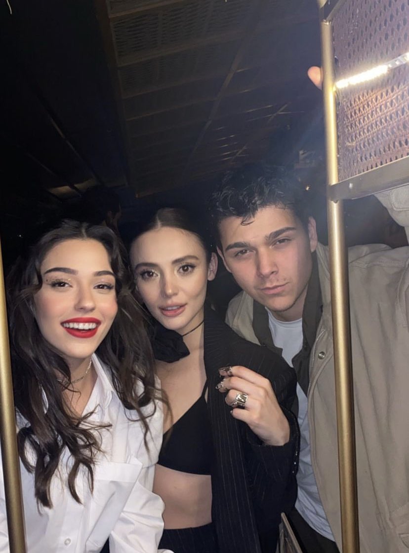 ssaltycherries's tweet photo. My fav duo❤️
#rabiasoyturk #boraelkoca #Meltemakcoel https://t.co/lsgLf35sea