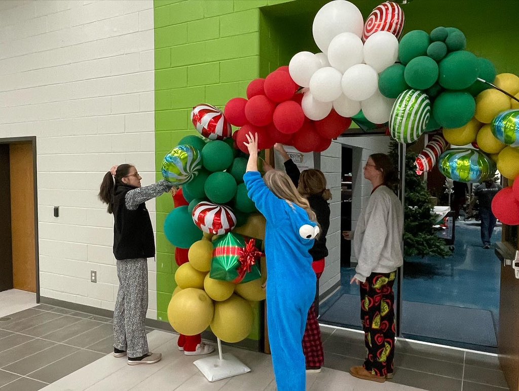 Thank you to an amazing team of teachers who transformed our cafeteria into a winter wonderland to surprise our students at lunch on Tuesday. Be sure to as your Nighthawks about it.