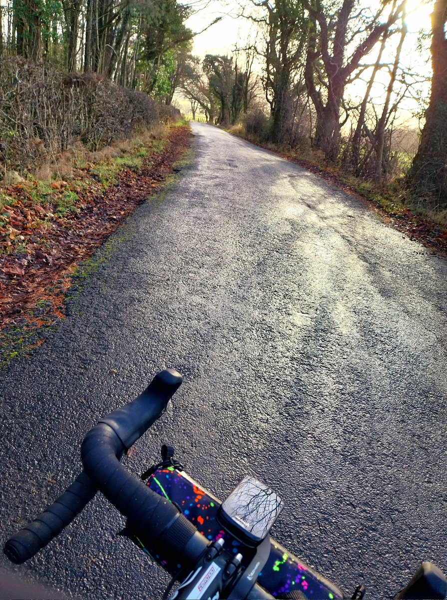mary_wilko's tweet photo. Out, out & now the days will get longer π Happy Shortest Day!
#wintersolstice #cycling #cyclinglife #training #bikes #bikeride #camelchops #getoutside #getoutmore https://t.co/SLCmrJHxAm