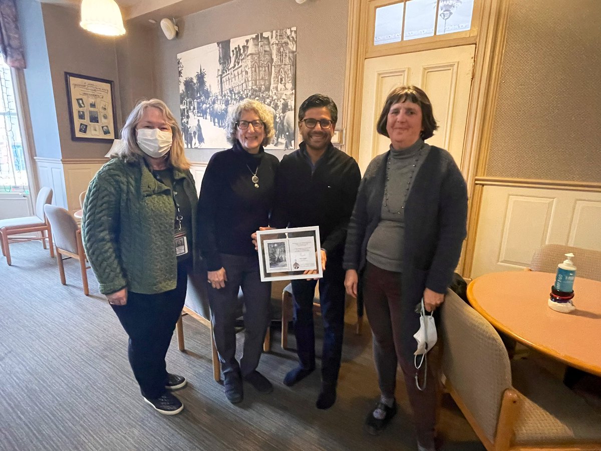 YasirNaqviCDN's tweet photo. This year, it was a goal of mine to send a holiday card to everyone in #OttawaCentre. Following a long-standing tradition, Abbotsford Seniors Centre, was able to help me out! 

Thank you to Sue Pisterman, a member of Abbotsford, and artist of the painting on my card. https://t.co/uvGCBUukQq